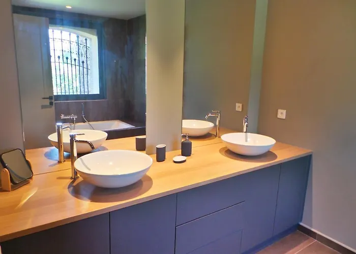 Pierre Jean 1823 Villa *